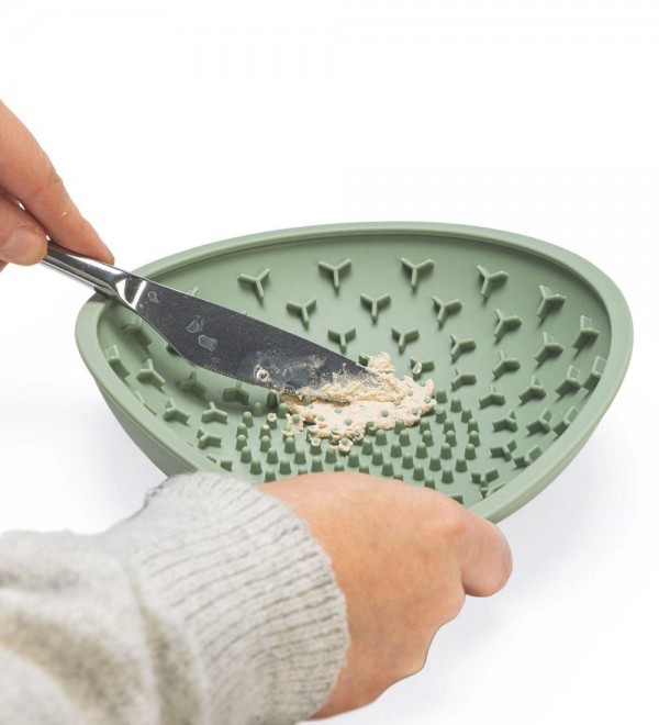 Round Licker Tray