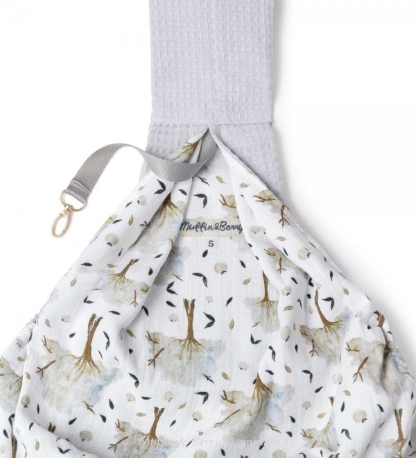 Bandolera Waffle Gris translates to "Gray Waffle Shoulder Bag" in English.