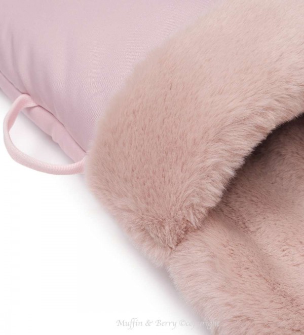 This doesn't seem to be a coherent sentence in Spanish. "Saco pelito lumi" doesn't have a clear meaning. Could you provide more context or try rephrasing your question?