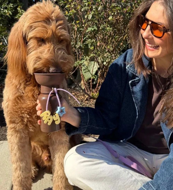 Botella Bebedero Flip Marrón