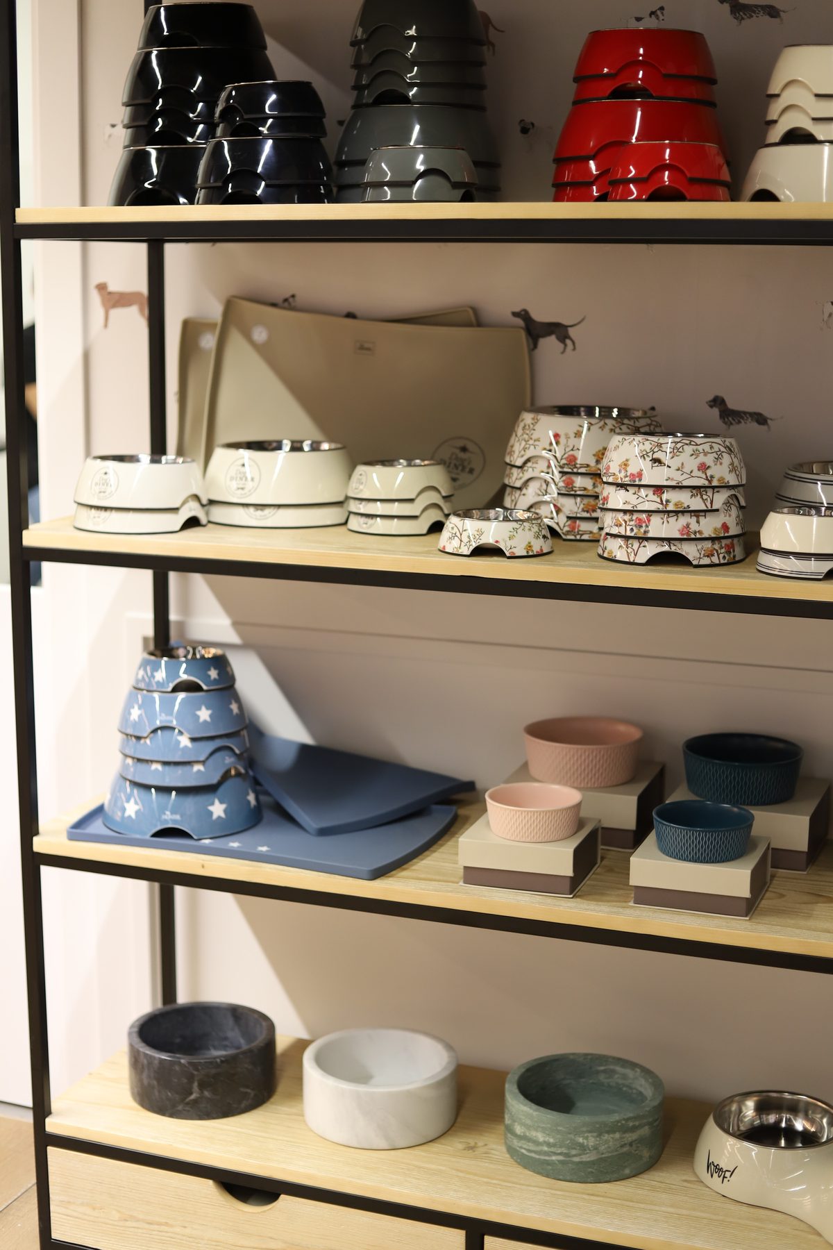 Fachada de la tienda Mascoboutique en Gutiérrez Solana 8, barrio de Chamartín, Madrid